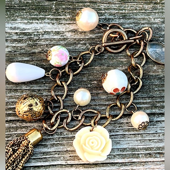 🩷 Vintage Gold Tone Charm Bracelet - Picture 3 of 9